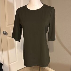 Chico's Classic Dark Khaki Green Short Sleeve Tee